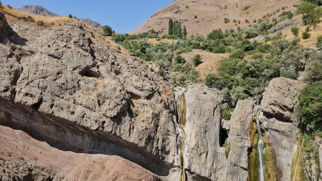 Hakkari'de saklı: Yemyeşil doğa ve huzur veren manzara…