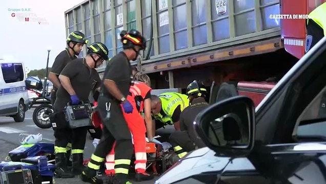 Investito da un camion in via Emilia Ovest: 38enne gravissimo