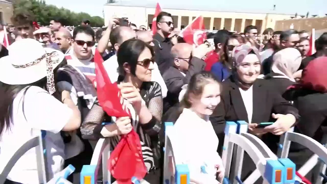 CHP'li vekil isyan etti: Anıtkabir'de slogan tartışması