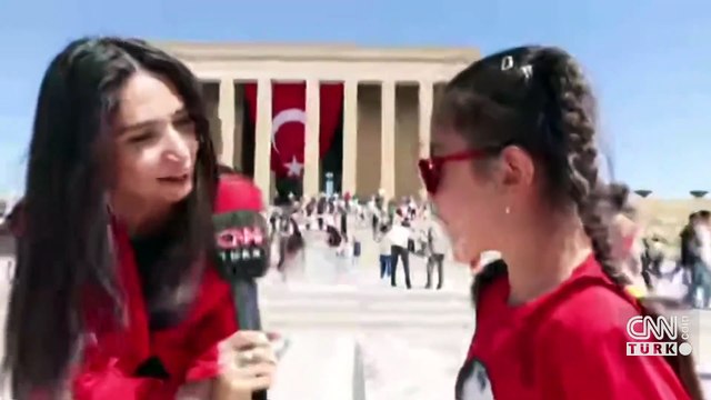 Şanlı zaferin 103. yılında Anıtkabir! 7'den 70'e vatandaşlar Ata'nın huzuruna koşuyor