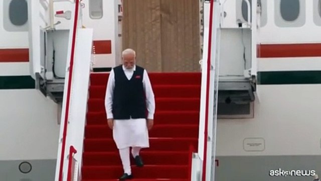 Vertice SCO, danze per l'arrivo del premier indiano Modi a Tianjin