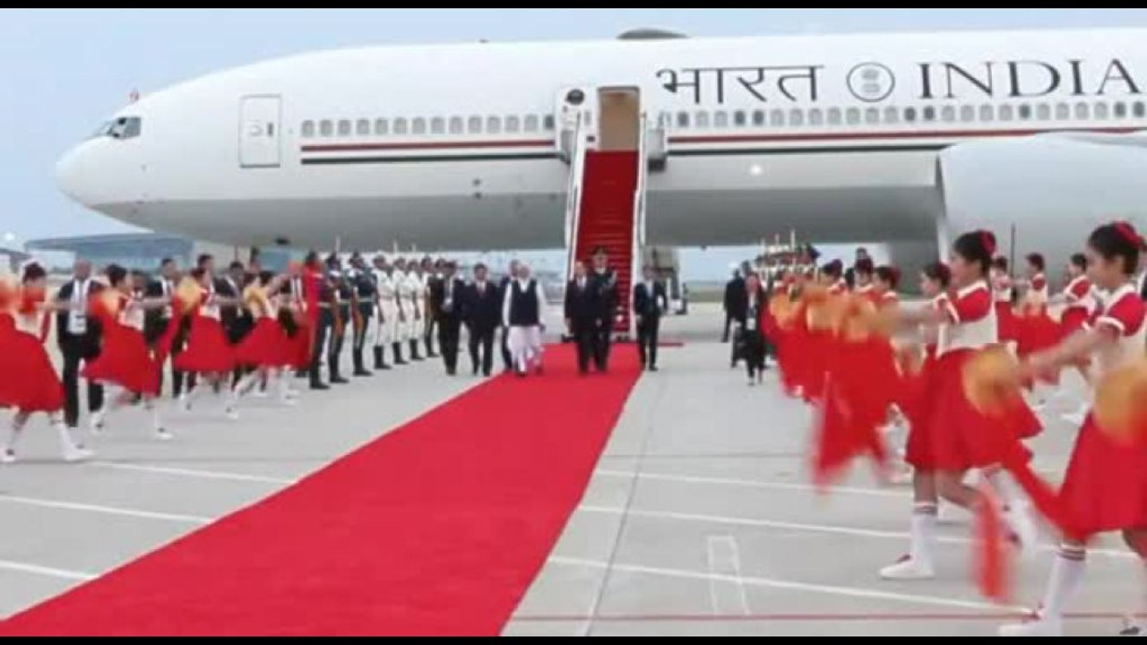 Vertice SCO, danze per l'arrivo del premier indiano Modi a Tianjin