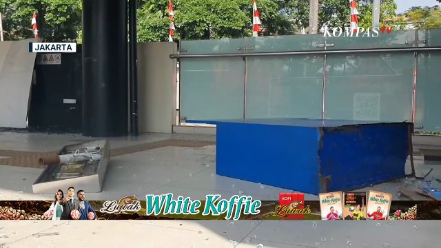 Halte Transjakarta Hangus Usai Aksi Demo, Aktivitas Warga Terhambat