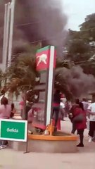 '¡Bájense rápido!': Bus repleto de simpatizantes de Libre se incendia en Yoro