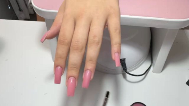 Woman flips off chair mid-manicure in hilarious moment caught on camera