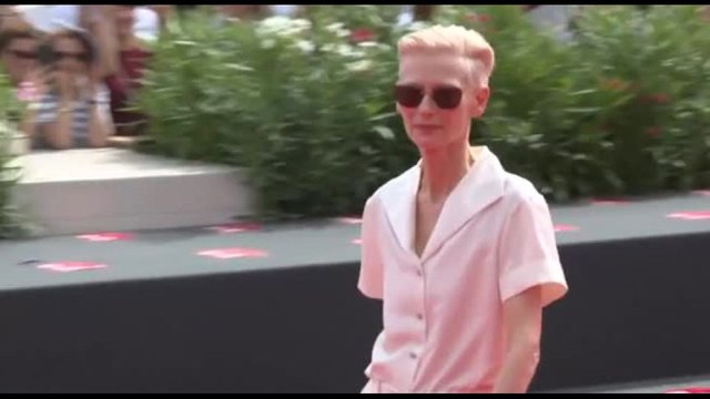 Tilda Swinton sul red carpet a Venezia per Broken English