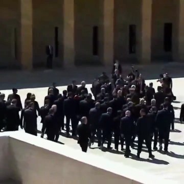 Cumhurbaşkanına sevgi seli! Anıtkabir’de ‘ümmetin umudu Erdoğan’ sloganları
