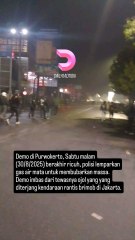 Demo di Purwokerto, Sabtu malam (30/8/2025) berakhir ricuh, polisi lemparkan gas air mata untuk membubarkan massa. Demo imbas dari tewasnya ojol yang yang diterjang kendaraan rantis brimob di Jakarta.