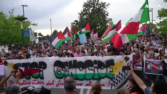 Venezia, partito il corteo pro Gaza al Lido: Siamo piu' di 5.000