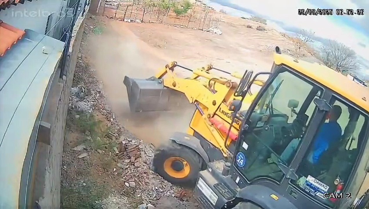 Morador reclama de serviço da Prefeitura em terreno no bairro Maternidade, em Patos
