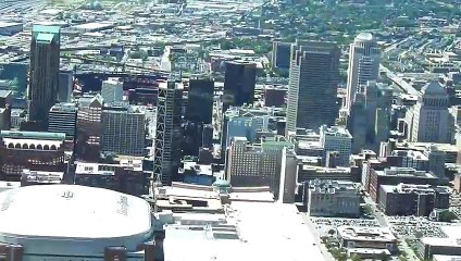 Flying over St Louis in Cessna 152