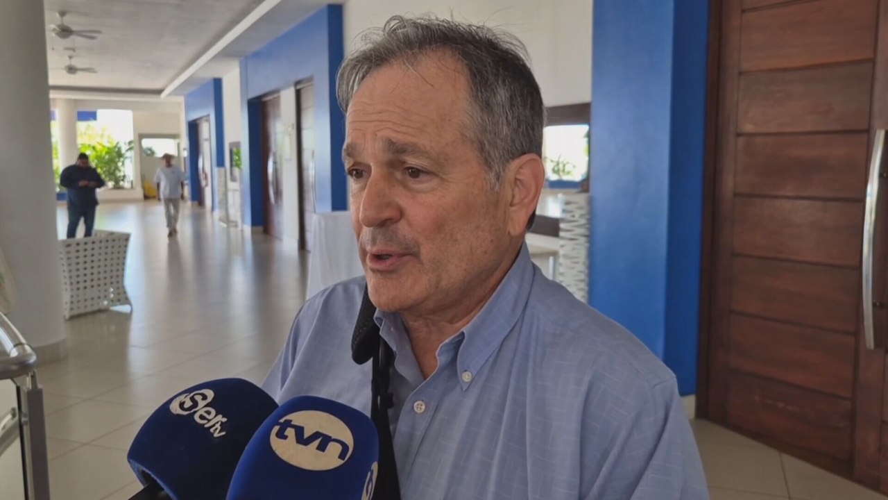 Ministro Navarro dice que avanza contratación p...