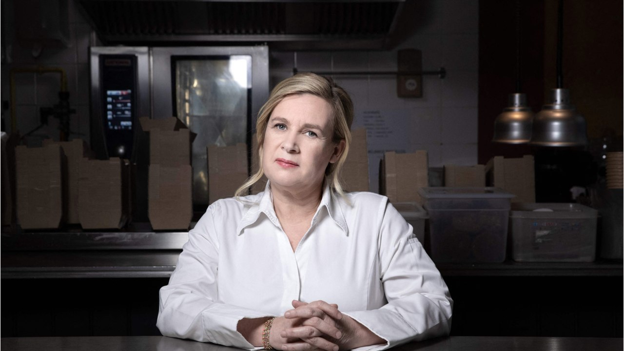 GALA VIDEO - Hélène Darroze : combien ça coûte de manger dans son restaurant 3 étoiles à Londres ?