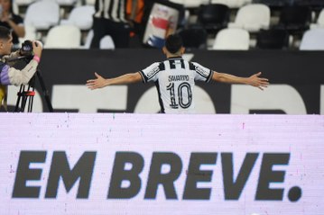 Golazo de Savarino con Botafogo ante RB Bragantino