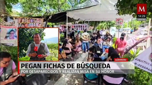 Colectivos de personas desaparecidas en Guerrero pegan fichas de búsqueda