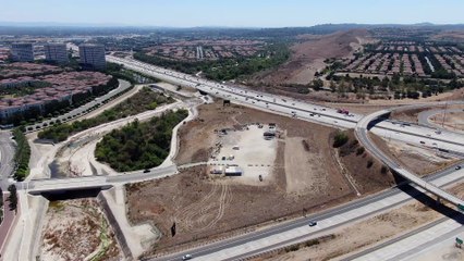 Trên bầu trời cách nhà một cây số