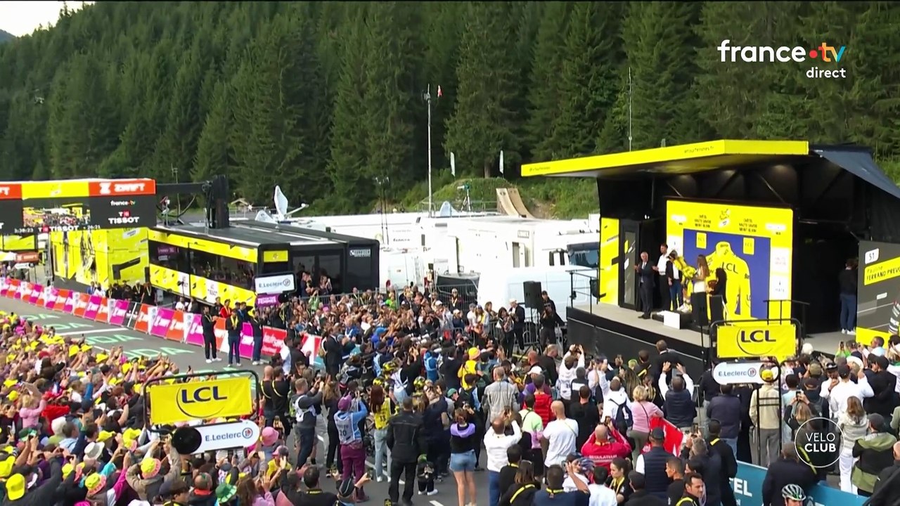 Étape 9 : Pauline Ferrand-Prévôt reçoit le maillot jaune et le trophée de lauréate du Tour de France Femmes 2025