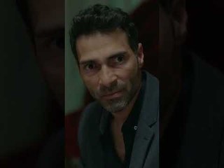 بيضرب مرته  😕 | مسلسل عزيزة #azize #shorts #kanald #handeerçel