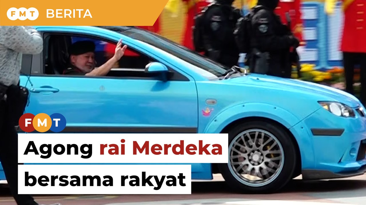 Agong meraikan perbarisan Hari Kebangsaan ke-68 bersama rakyat