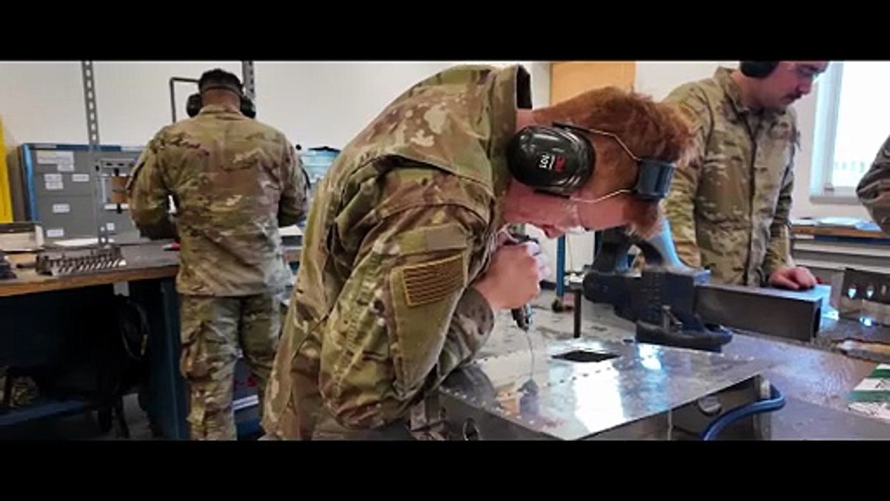 A breathtaking view of the F-35A Lightning II as it demonstrates its agility and power. 😍✈️🇺🇸