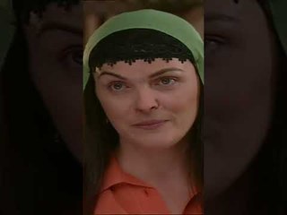 أم علي مو عارفة حقيقة الخانوم 😂 | مسلسل قصة شتاء | Kınalı Kar #مسلسلات_تركية #shortsvideos