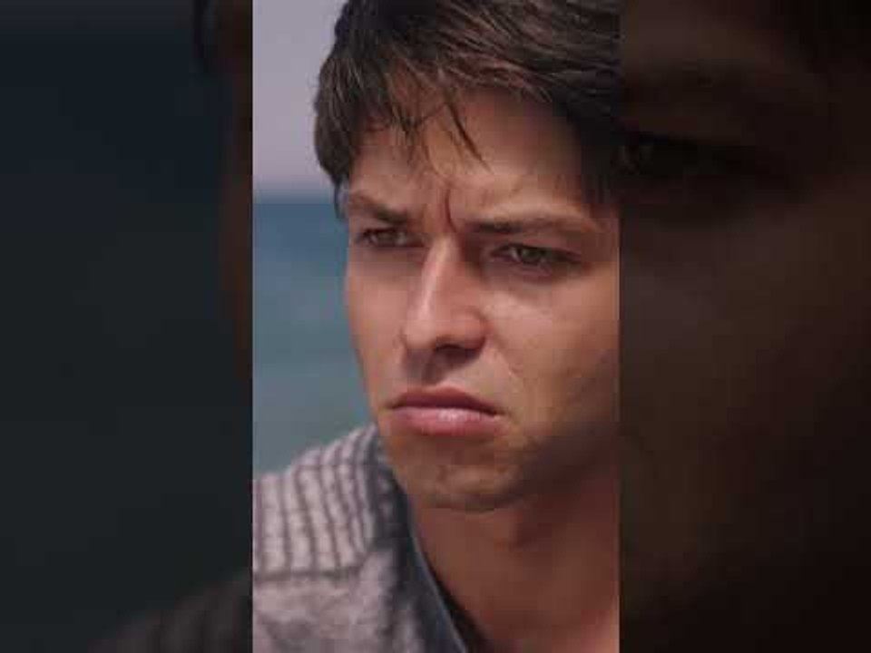 فراشة بيفضفض للبحر 🙄 | مسلسل حكاية بودروم #حكاية_بودروم #bodrummasalı #kanald #shorts