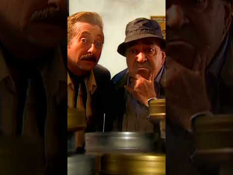 بده يصور الفيلم بالبكرات القديمة 😂 | مسلسل ازاد حكاية رجل #أزاد #shorts #kanald #azad
