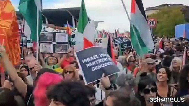 Venezia, il corteo per Gaza irrompe alla Mostra del Cinema