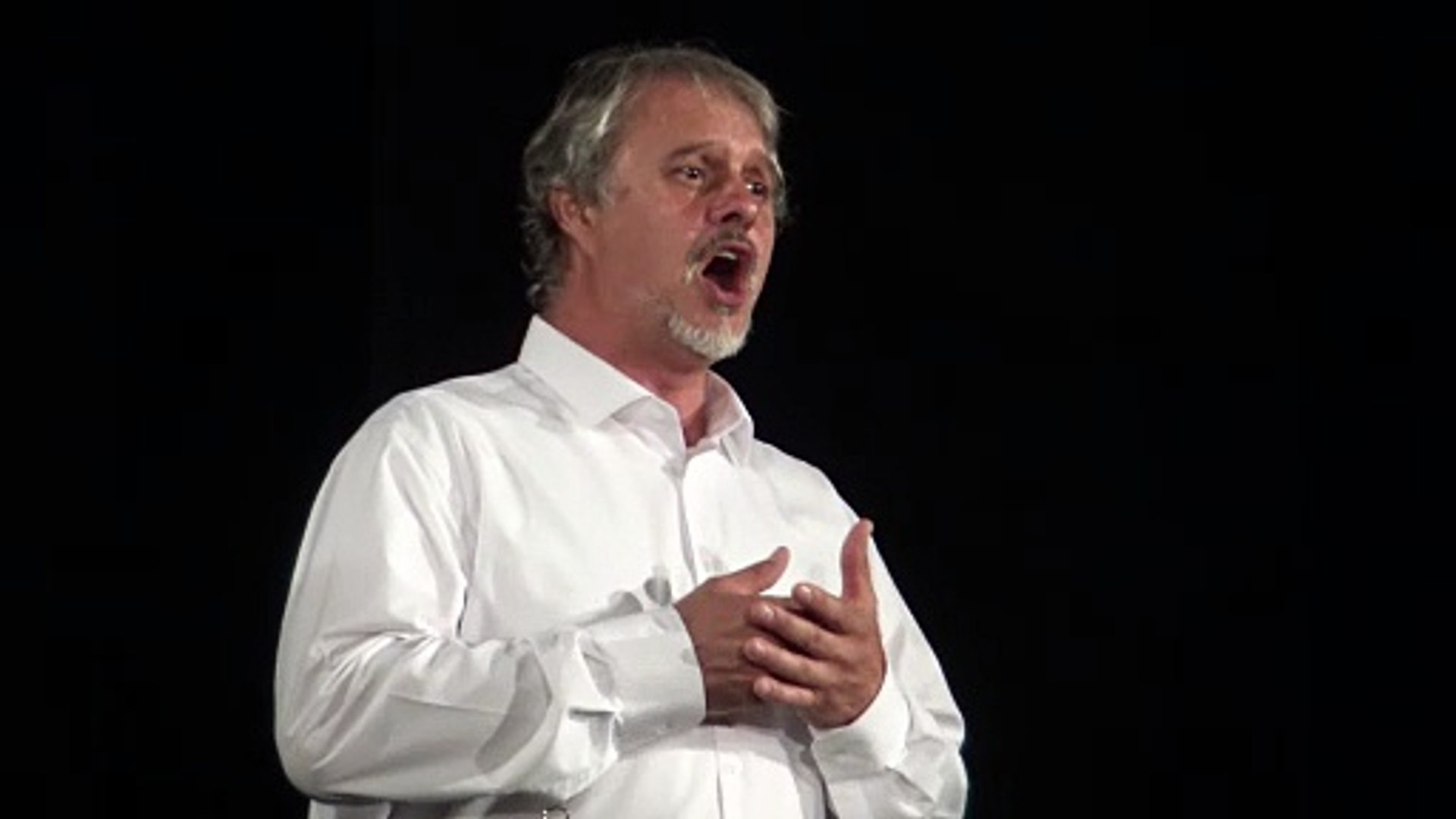 ⁣Камен Курдов изпълнява ария от операта