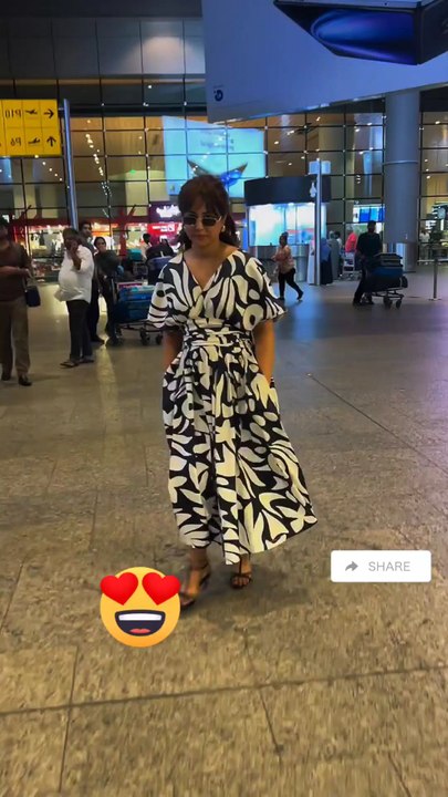 Bollywood Actress Hina Khan Was Spotted at Airport Mumbai 🔥🥰❤️ #hinakhan #bollywood #actresses #actressreels #actress