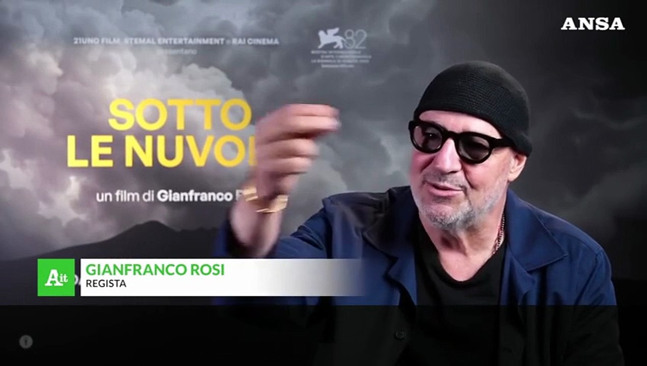 Festival di Venezia, Rosi: "Napoli una macchina del tempo in bianco e nero"