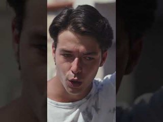 خطة علاء في التسلل للبيت 🤔 | مسلسل حكاية بودروم #حكاية_بودروم #bodrummasalı #kanald #shorts