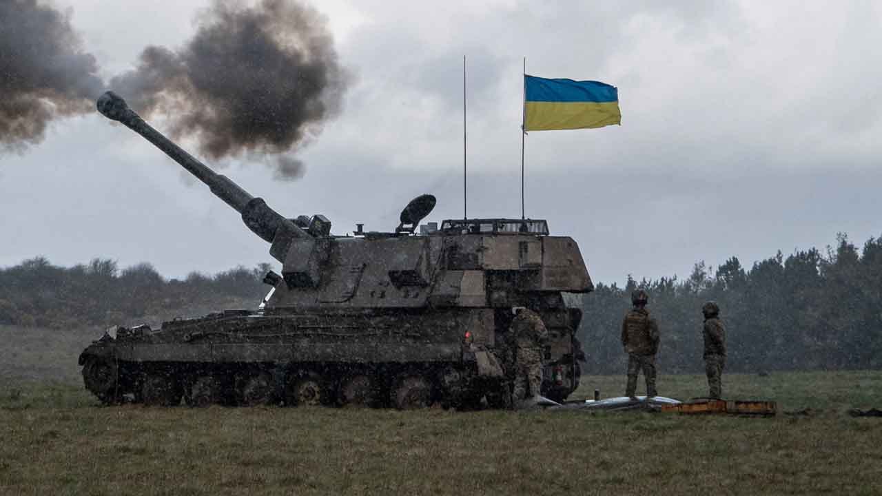 Video näyttää Ukrainan asevoimien AS-90-itsevetäisen haupitsin tuhoutumisen