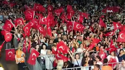 Aydınlılar Zafer Bayramı’nı Hakan Altun konseriyle kutladı