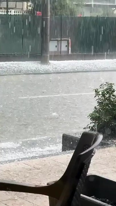 Grêle violente cet après-midi à Ivrea et Verbano-Cusio-Ossola, Piémont, Italie