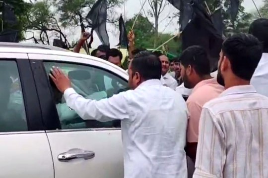 जीतू पटवारी को धाकड़ समाज ने दिखाए काले झंडे