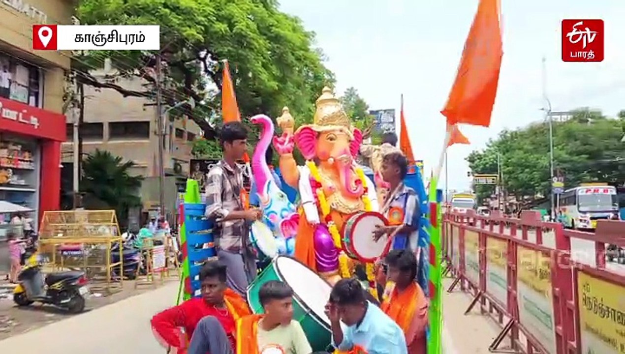 விநாயகர் சதுர்த்தி: அடுத்தடுத்து கரைக்கப்பட்ட வண்ண வண்ண விநாயகர் சிலைகள்!