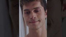 ما رح أئذيكي يا لارا 😣 | مسلسل حكاية بودروم #حكاية_بودروم #bodrummasalı #kanald #shorts