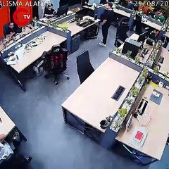 ShiftDelete ofisindeki görüntüler ele verdi: Hakkı Alkan, çalışanına 'saksı' fırlattı!