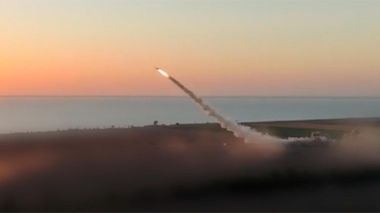 Ukraine launches “Flamingo” cruise missile in triple strike against Russia