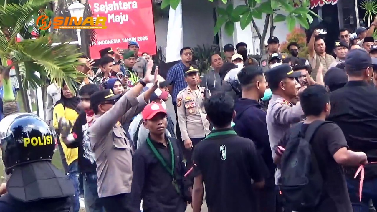 Unjuk Rasa Bondowoso, Mahasiswa Tuntut DPRD dan Polres