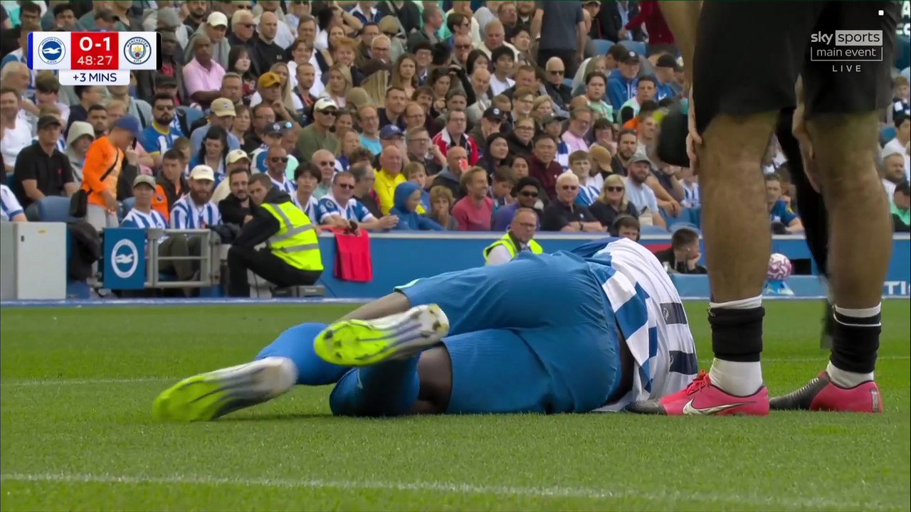 Nouri kicks Minteh in the head (no foul or card) rsoccer