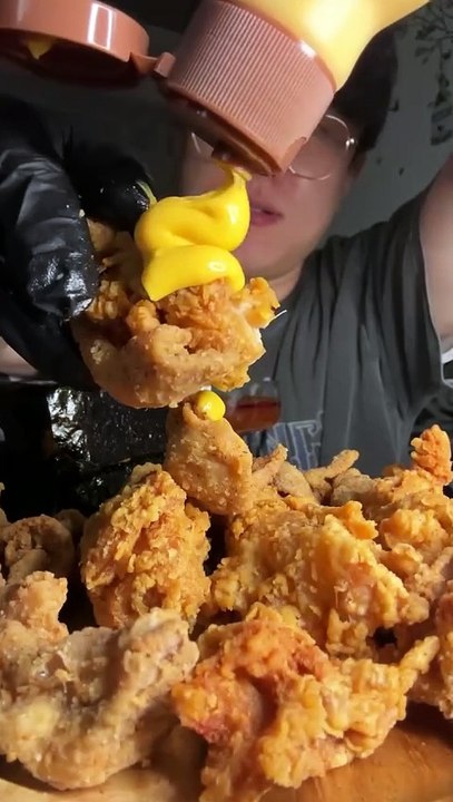 Follow for more ASMR videos🌮🍟 Credits: @wa.goo.mon #mukbang #asmr #fastfood #asmreating