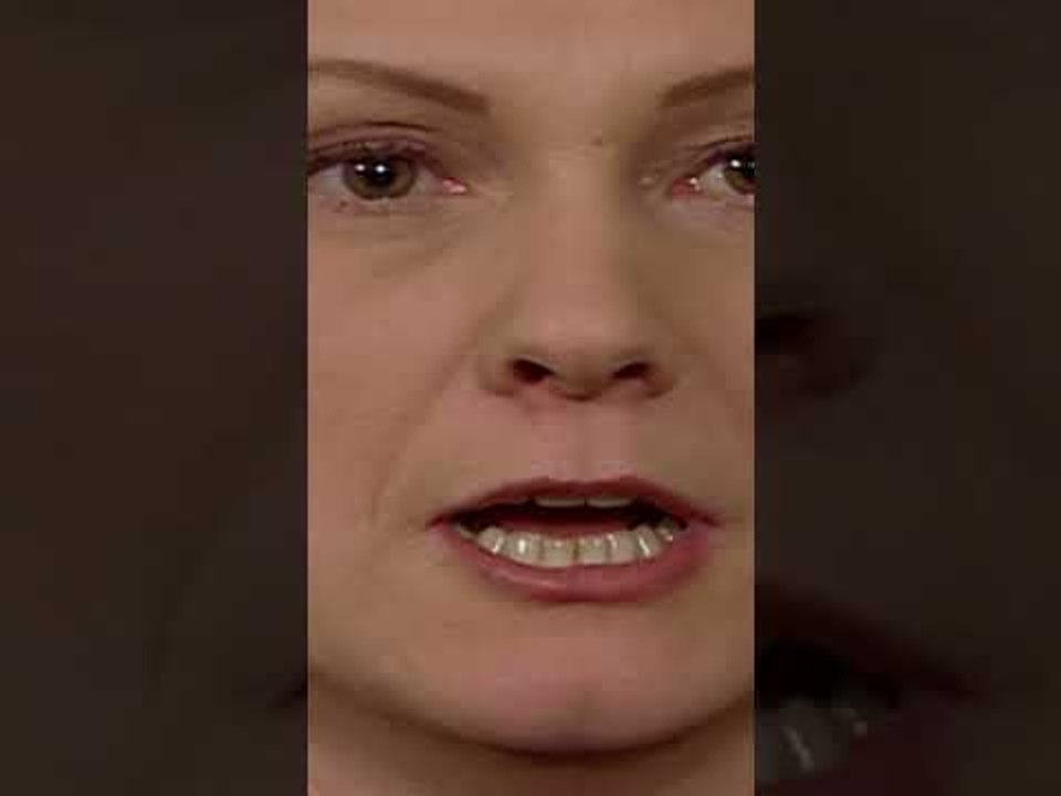 إنتي صاحبة بيت بفضل بيرنا 😯 | مسلسل الاسم المستعار #الاسم_المستعار #KodAdı #kanald #shorts