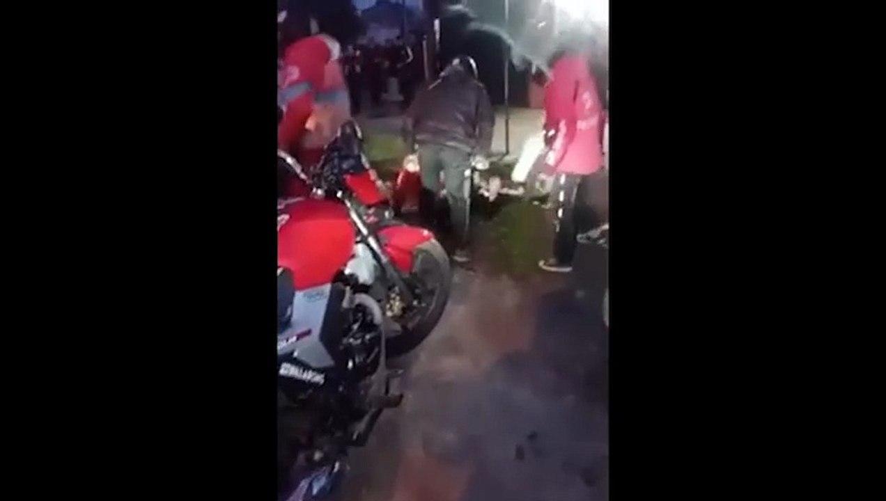 VIDEO: “¿Ahora pedís por favor?”: Deliverys atraparon al ladrón de una moto