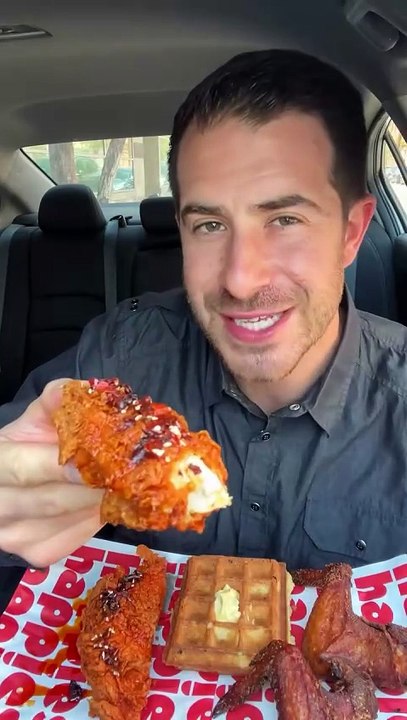 Follow for more ASMR videos🌮🍟 Credits: @1hourlunchbreak #mukbang #asmr #fastfood #asmreating