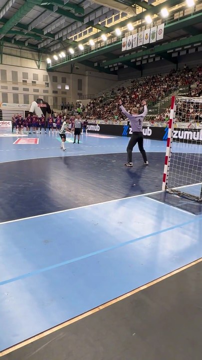 La parada de Hallgrimsson para que el Barça de balonmano levante la Supercopa Ibérica
