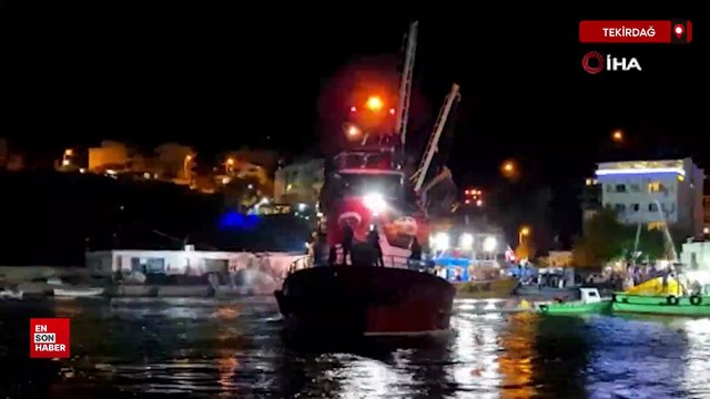 Tekirdağ'da balıkçılar ‘Vira Bismillah’ diyerek havai fişek gösterisiyle denize açıldı