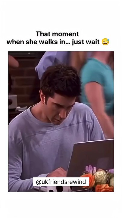 Ross after 0.2 seconds 😂 funny friends scene