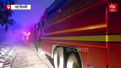 दिल्ली के रोहिणी में भीषण आग, करीब 45 झुग्गियां जलकर खाक